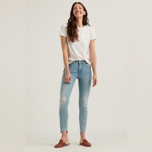 Lucky Brand Mid-rise Ava Crop Skinny Jean With Chewed Hem In Lightwash Size 25